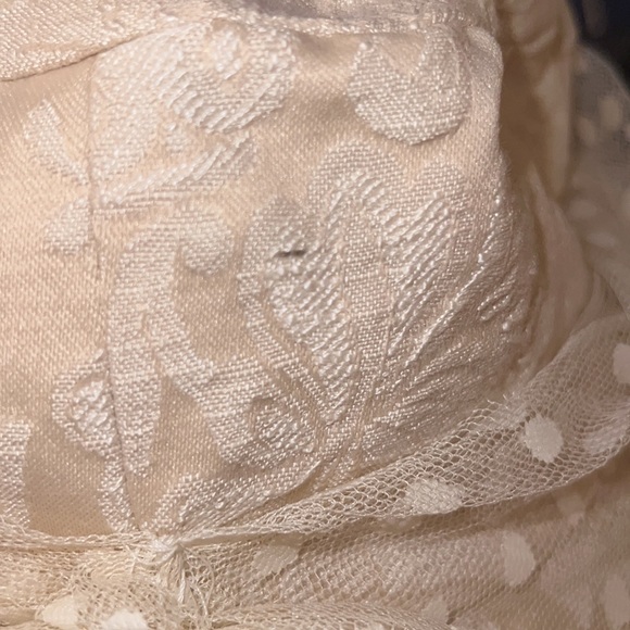 Vintage hat that looks and feels new. Damask cotton/linen with netting. Average - Picture 6 of 11